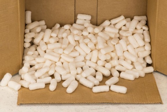 Ekologiczny wypełniacz paczek ze skrobi – dlaczego warto go wybrać?